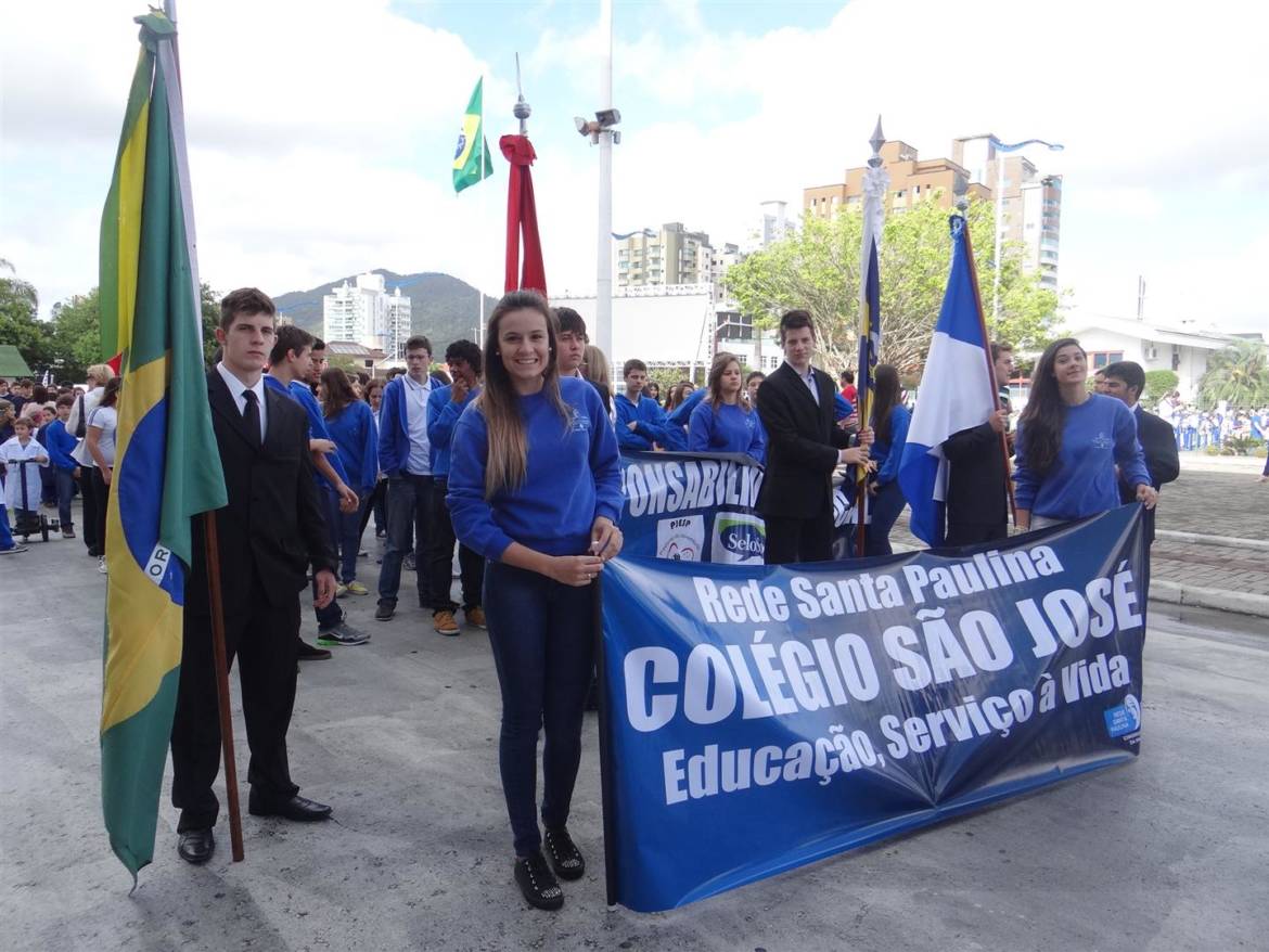 Desfile_de_07_de_setembro_-_2013_2.JPG