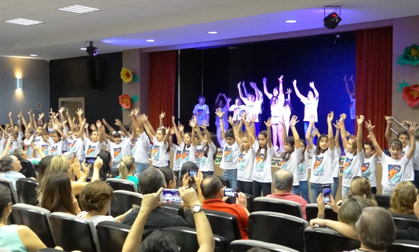 Circuito Literário: Quartos e Quintos Anos cantam e dançam pela valorização das diferenças