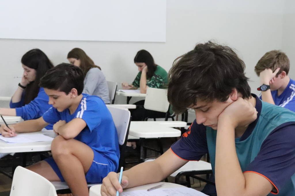 Estudantes realizam prova do Talentos São José